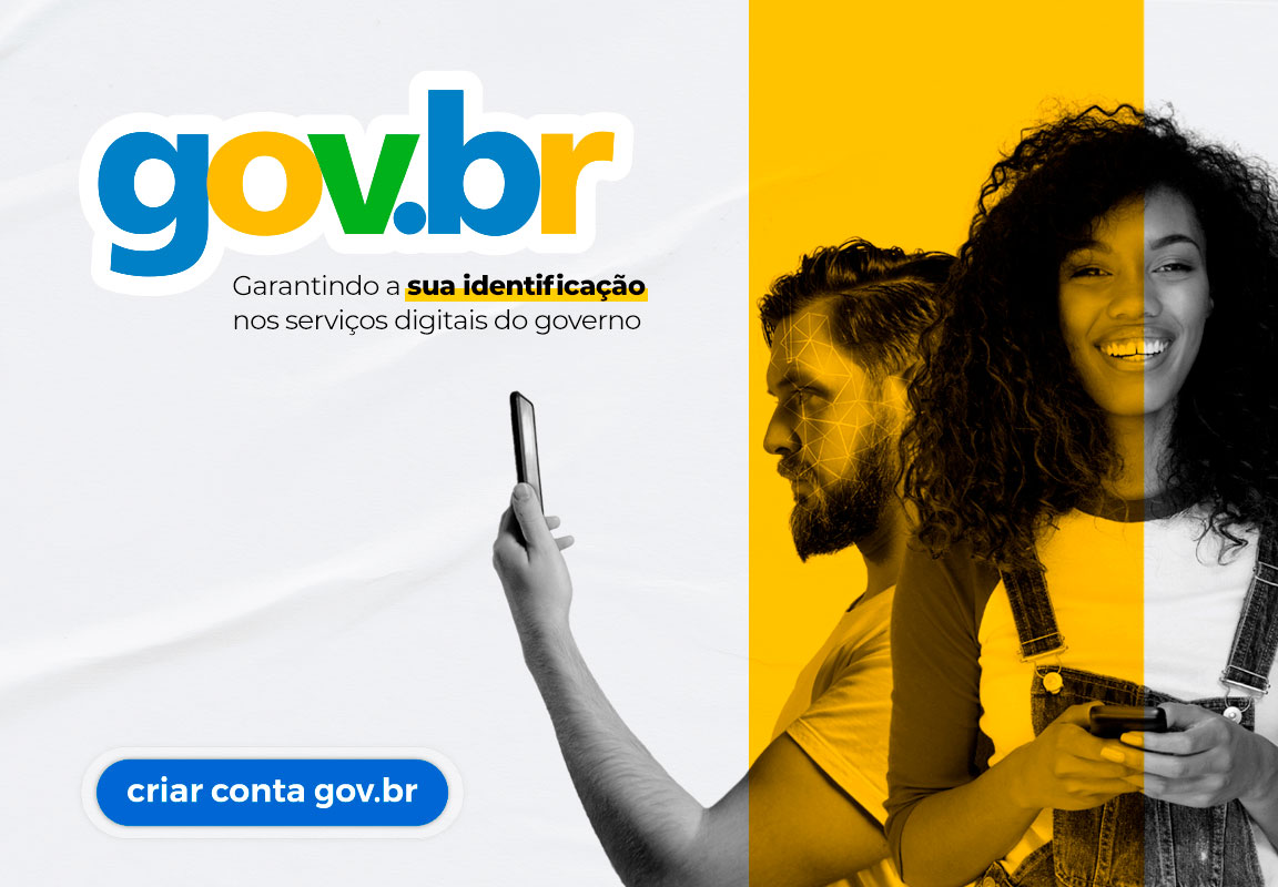 Fundo cinza, contendo à direita, a logo do GOV.BR, acima do texto: garantindo a sua identificação nos serviços digitais do governo. À esquerda, uma moça jovem sorri. Ela tem um celular nas mãos. Atrás dela e de lado, um rapaz jovem simula a identificação facial. Tem ainda um botão azul  na imagem com o texto: Criar conta gov.br