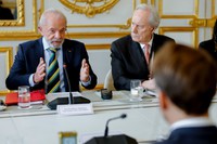 Em Paris, Lula e Macron defendem fim dos conflitos em Gaza e na Ucrânia